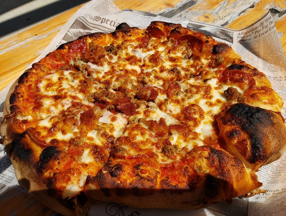 The Hall signature dishes Porker Pizza
Wonton
Chicken Schnitzel